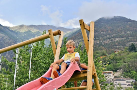 unterkunft-vinschgau-kinder-spielplatz-rutschbahn