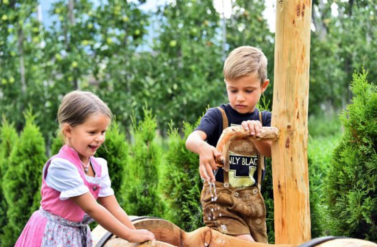 kinder-spielplatz-wassertrog-02