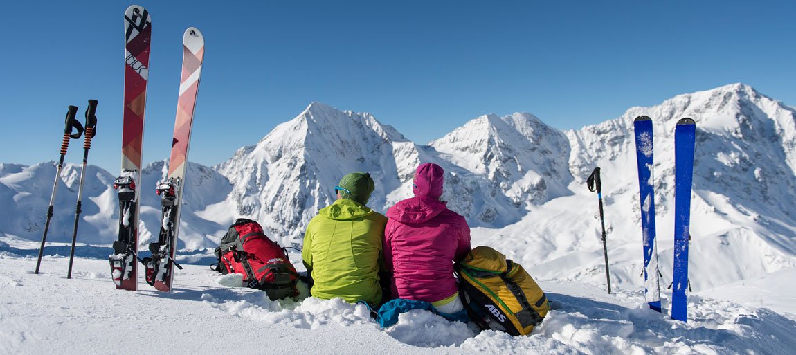 Sport invernali in un paesaggio innevato da sogno